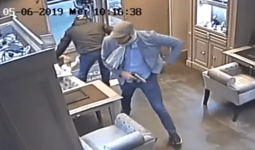 Cướp cửa hàng đồng hồ Rolex ở Paris vào ngày 4 tháng 6 năm 2019